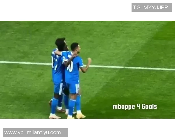 姆巴佩争抢中意外倒地主动示意换人球迷心忧望无大碍