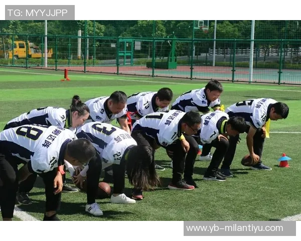 快船全队团建活动共赏橄榄球比赛并拍摄合影留念欢乐时光